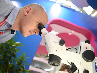 8 февраля ежегодно отмечается День российской науки, который был учрежден указом президента Российской Федерации от 7 июня 1999 года