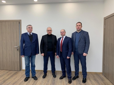 В офисе ГУП РТ «Татарстанский ЦНТИ» состоялась встреча руководителя Савва Арсена Владимировича с представителями «Иннопрактики» Максимовым Борисом Аркадьевичем